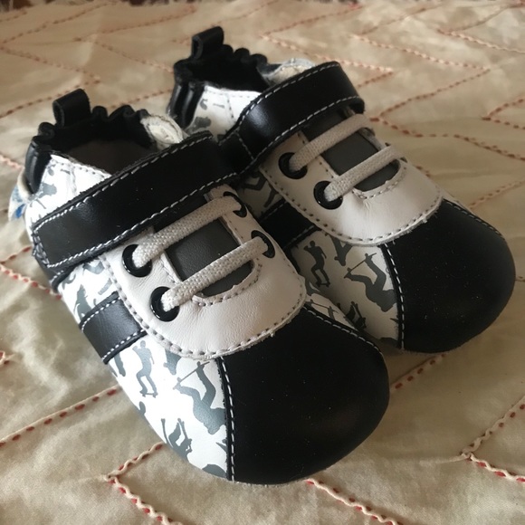 Robeez Other - NWT Leather Trainer baby shoes from Robeez